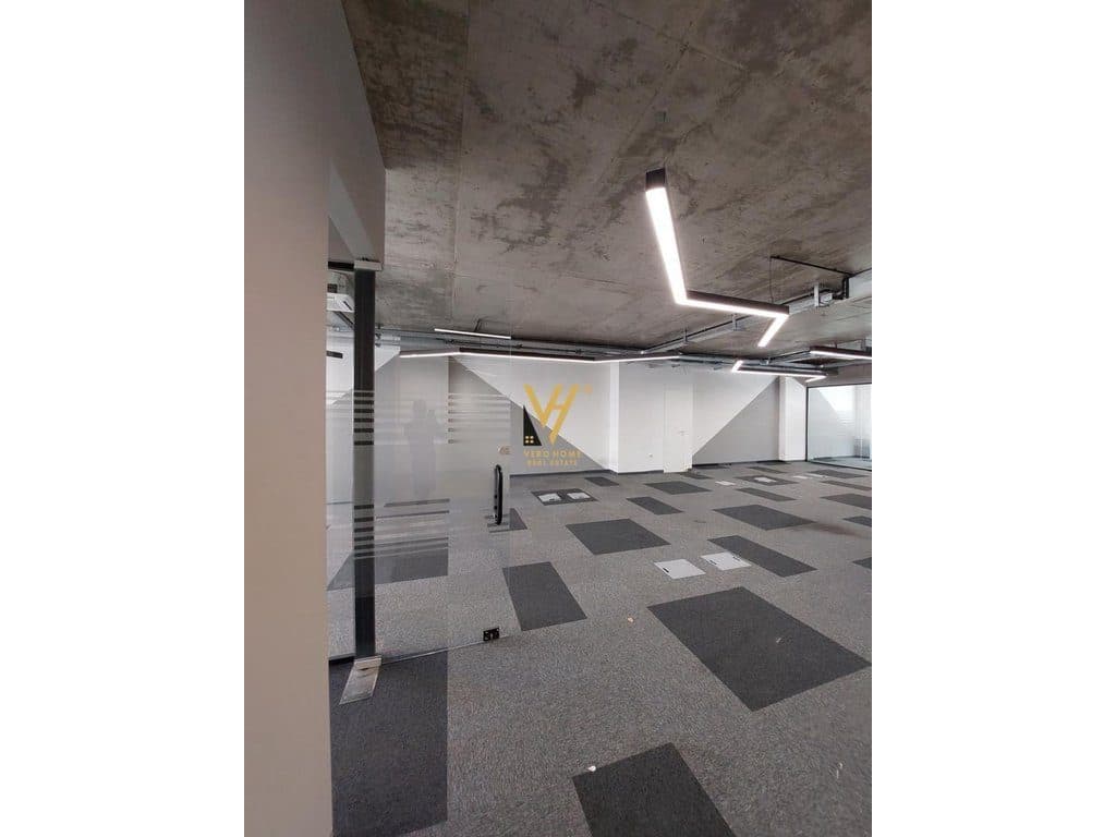 JEPET ZYRE 370 M2 ME QIRA TE RRUGA E KOSOVAREVE 7.000 EURO 3