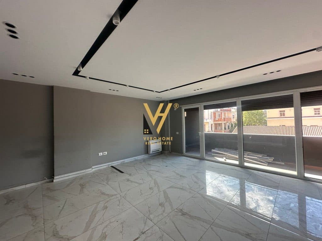 JEPET ZYRE 170 M2 ME QERA STACIONI I TRENIT QUARTUM RESIDENCE 1.500 EURO
