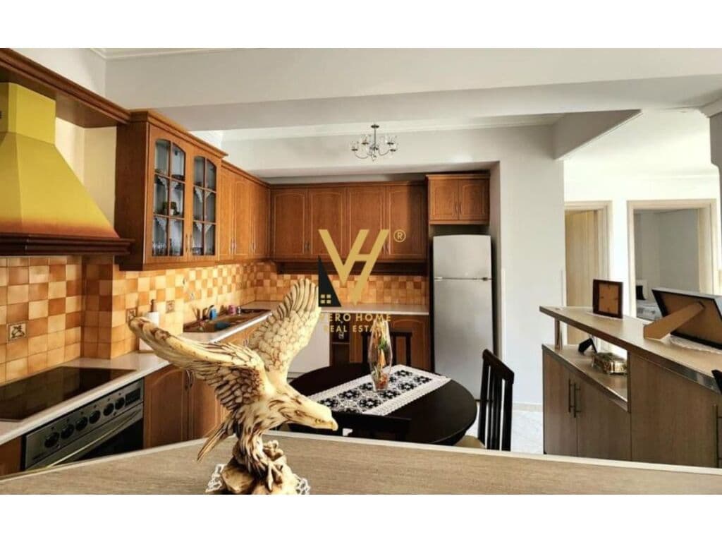 Shitet Apartament 3+1+2+ballkon ne Sarande 150 m2 2