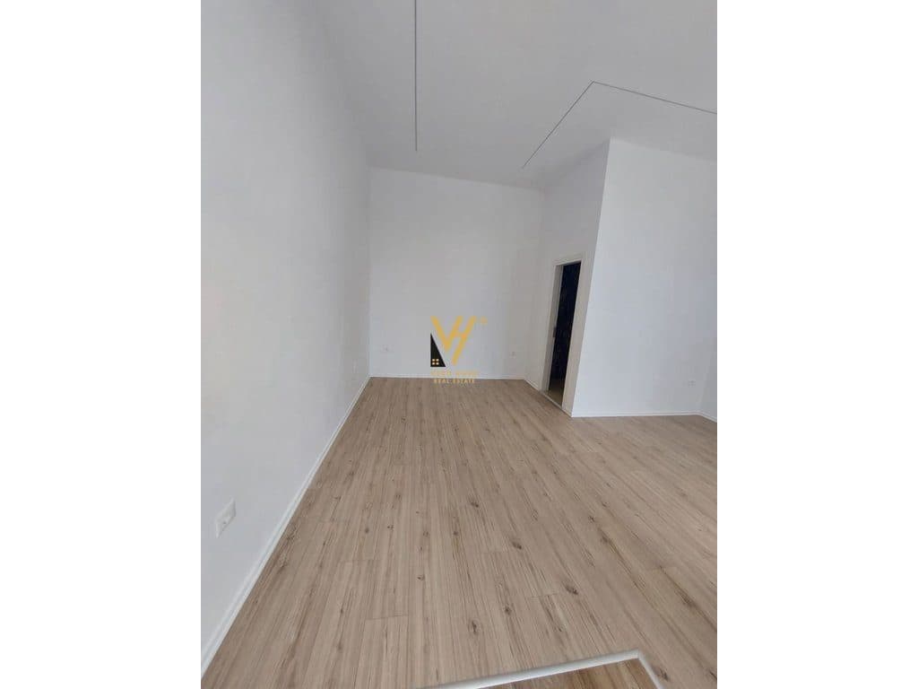 JEPET DYQAN 40 M2 ME QERA TE MINE PEZA 800 EURO