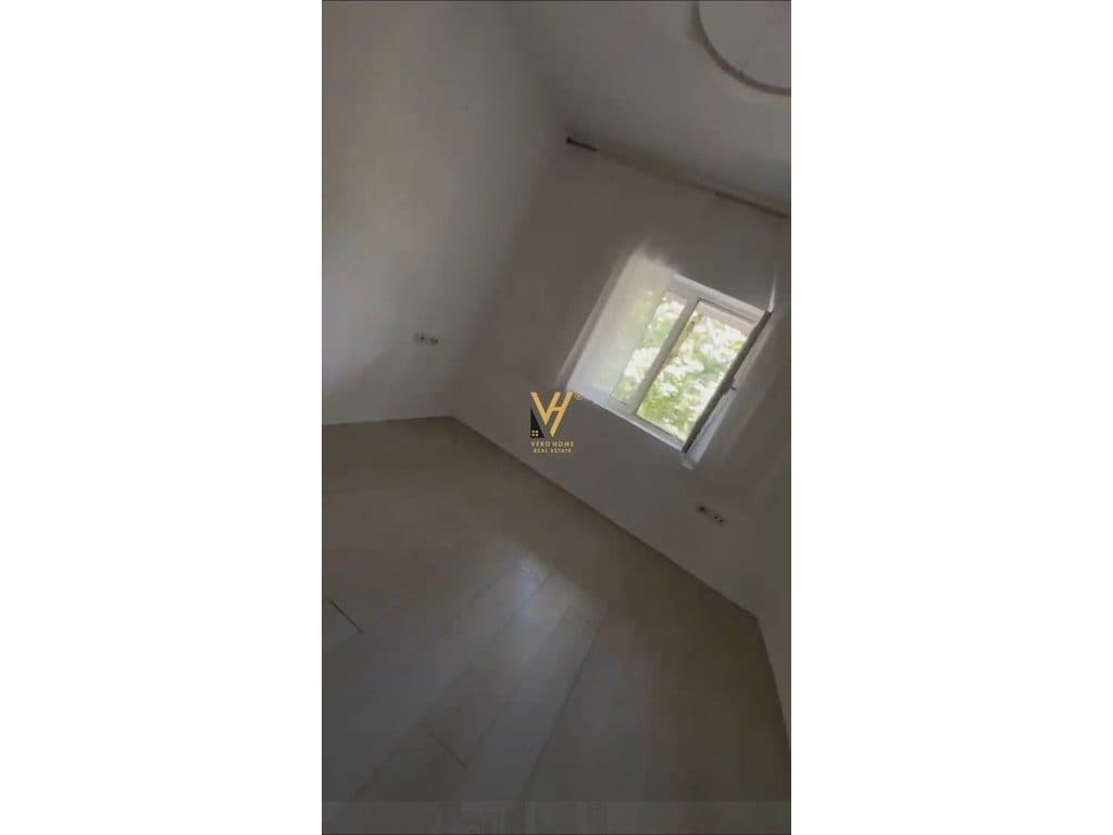 JEPET AMBIENT BIZNESI 50 M2 ME QERA TE PALLATET AGIMI 65.000 LEKE 3