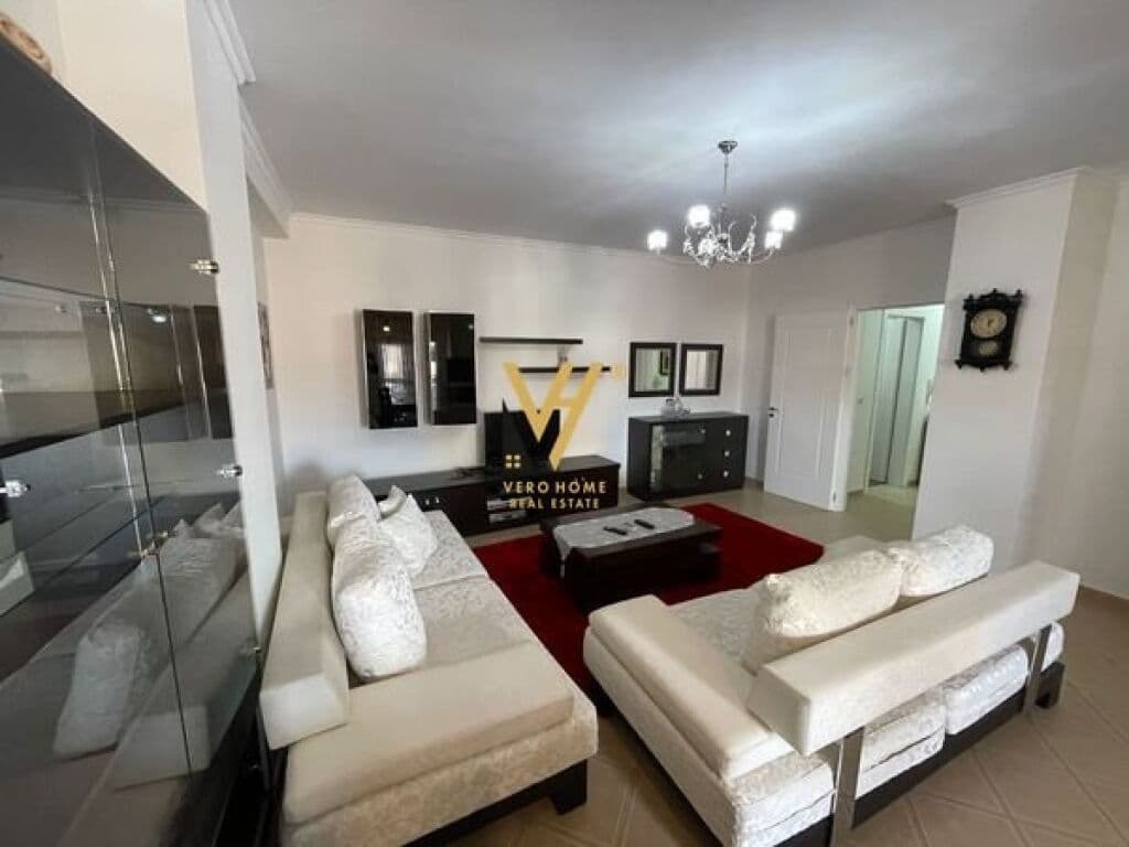 Shitet Apartament 1+1+ballkon te Rruga e Barrikadave 100 m2