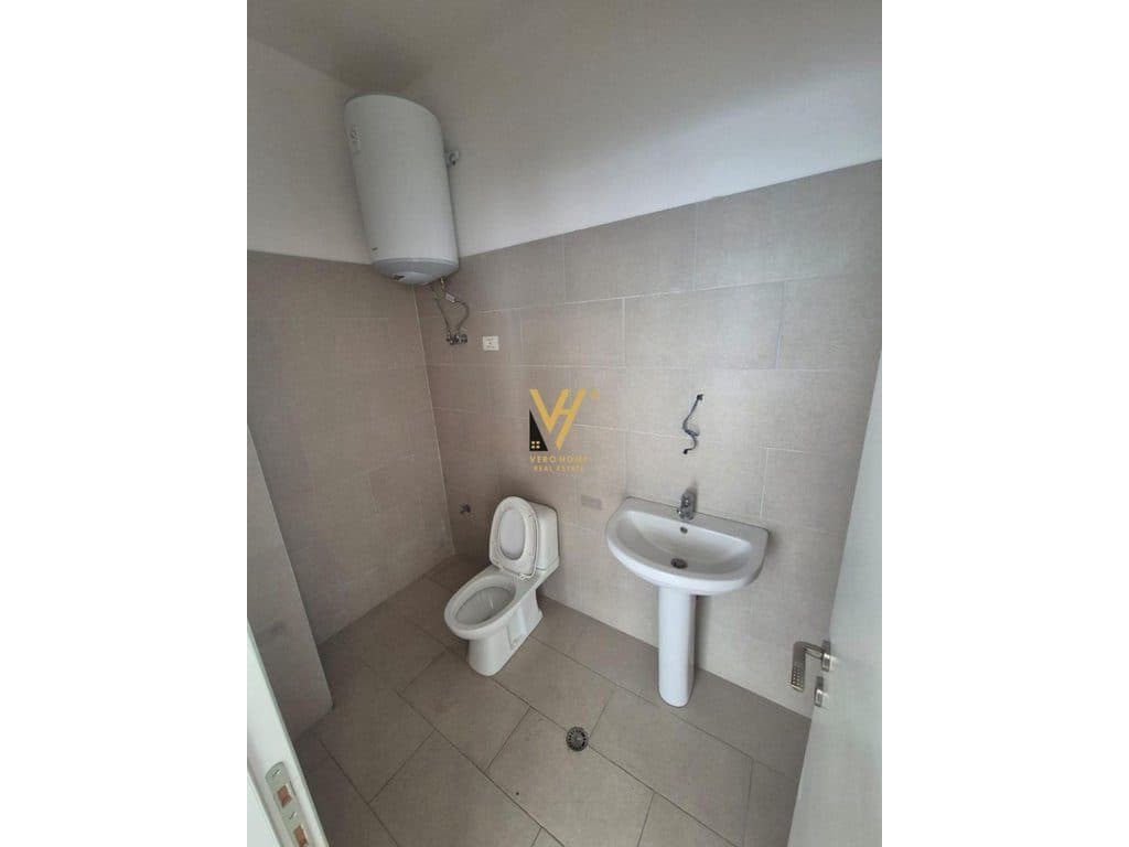 JEPET DYQAN 95 M2 ME QERA TE KOMUNA PARISIT 1.500 EURO 3