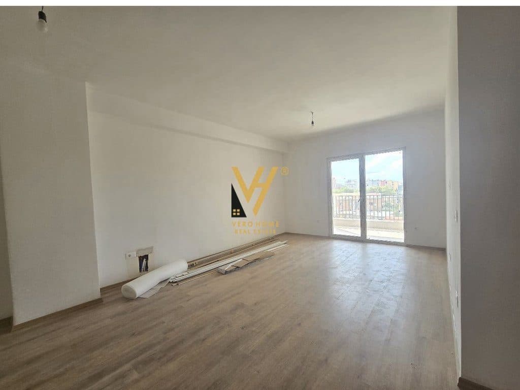 SHITET APARTAMENT 2+1 NE LAPRAKE, KOM AURA 186.700 EURO 1
