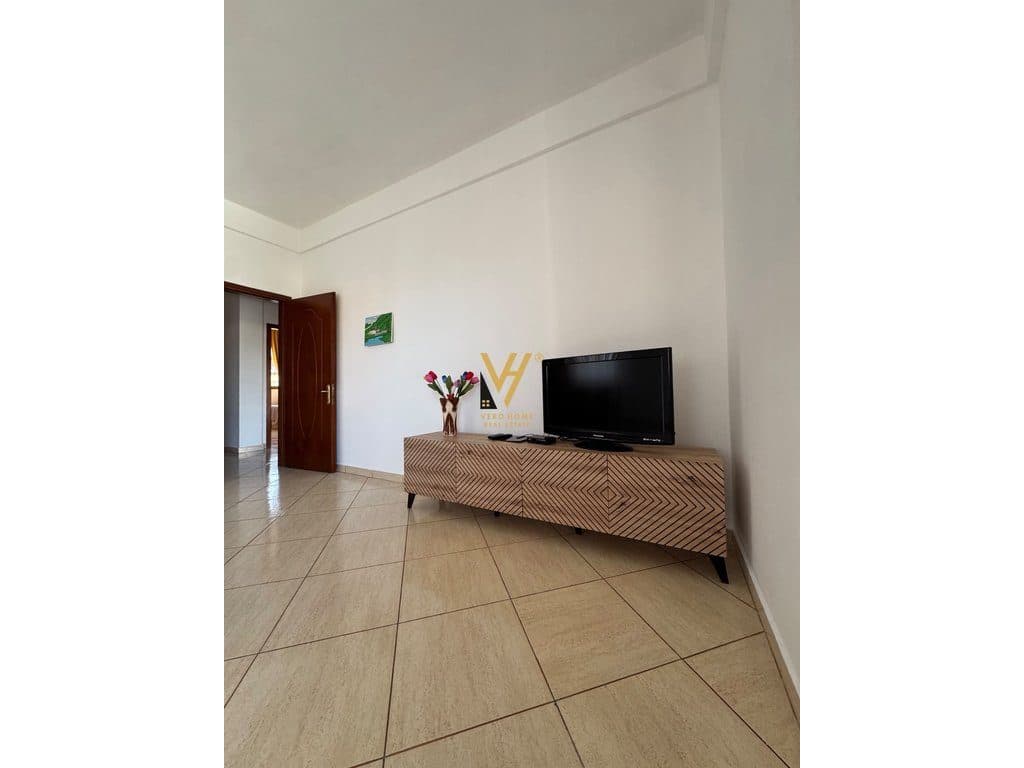 JEPET HYRJE 2+1+BLK ME QERA NE YZBERISHT 75.000 LEKE 3