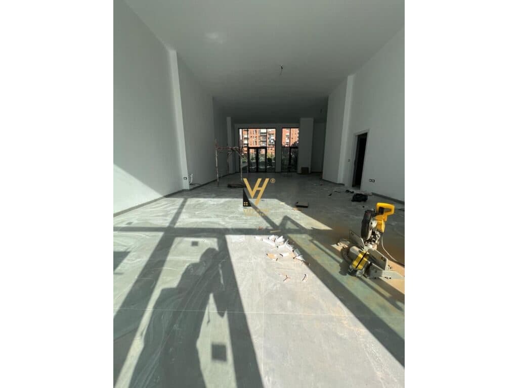 Jepet ambjent biznesi me qera te Kompleksi Zirkon 131 m2