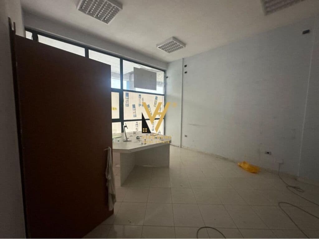 Jepet Ambient Biznesi me qera te Rruga Dritan Hoxha 225 m2