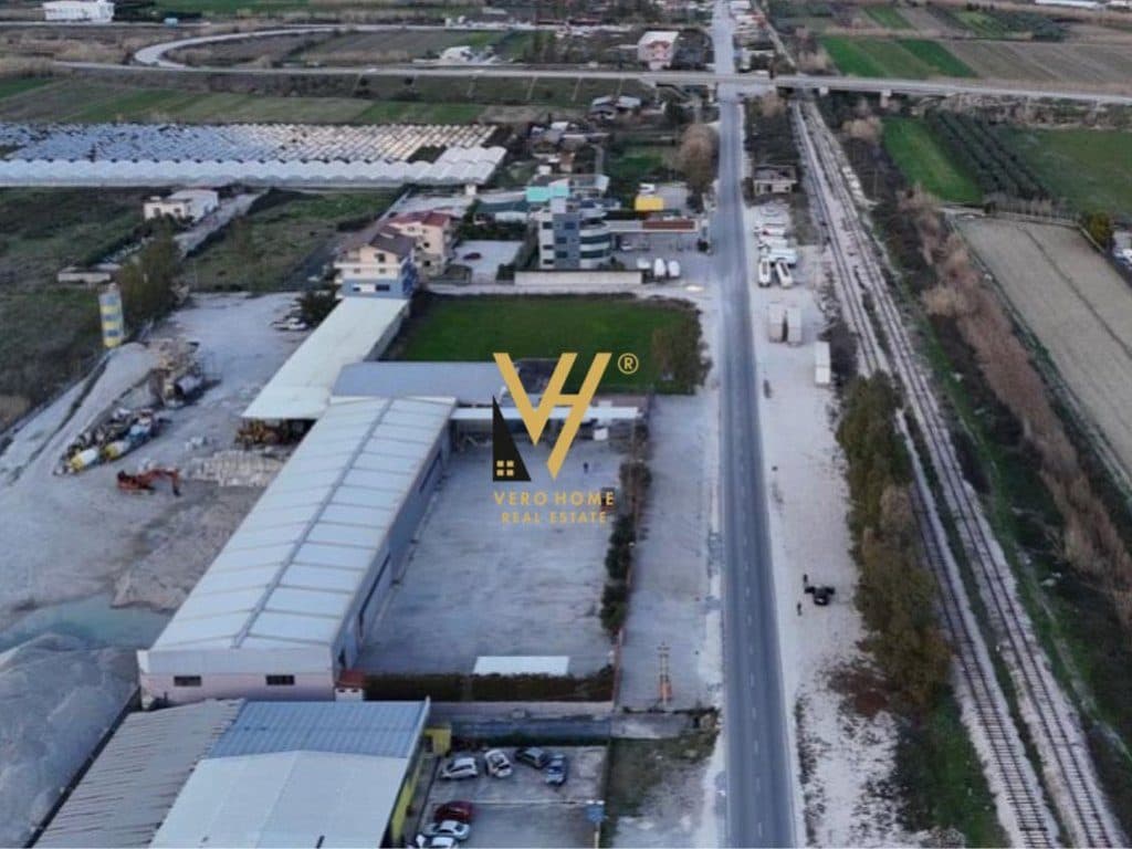 JEPET AMBIENT INDUSTRIAL 7.190 M2 ME QERA NE LEVAN FIER 2.500 EURO