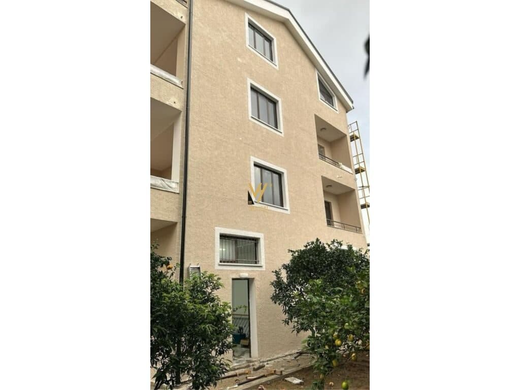 Shitet Vile kater kateshe te Ali Demi 572 m2 2