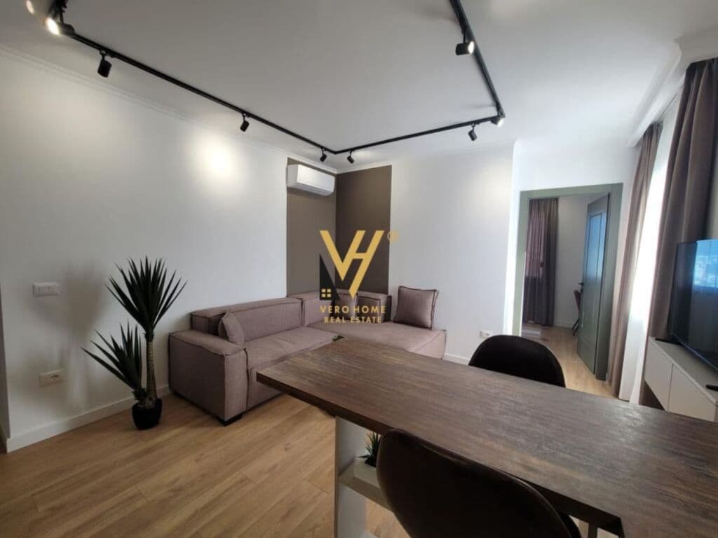 Shitet Apartament 2+1+2 te Stacioni i Trenit 120 m2 3