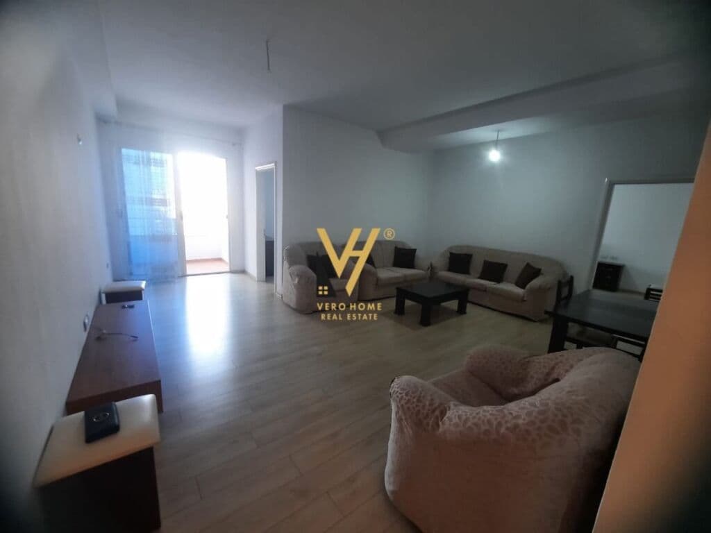 Jepet Apartament 2+1+ballkon me qera te Unaza e Re 90 m2