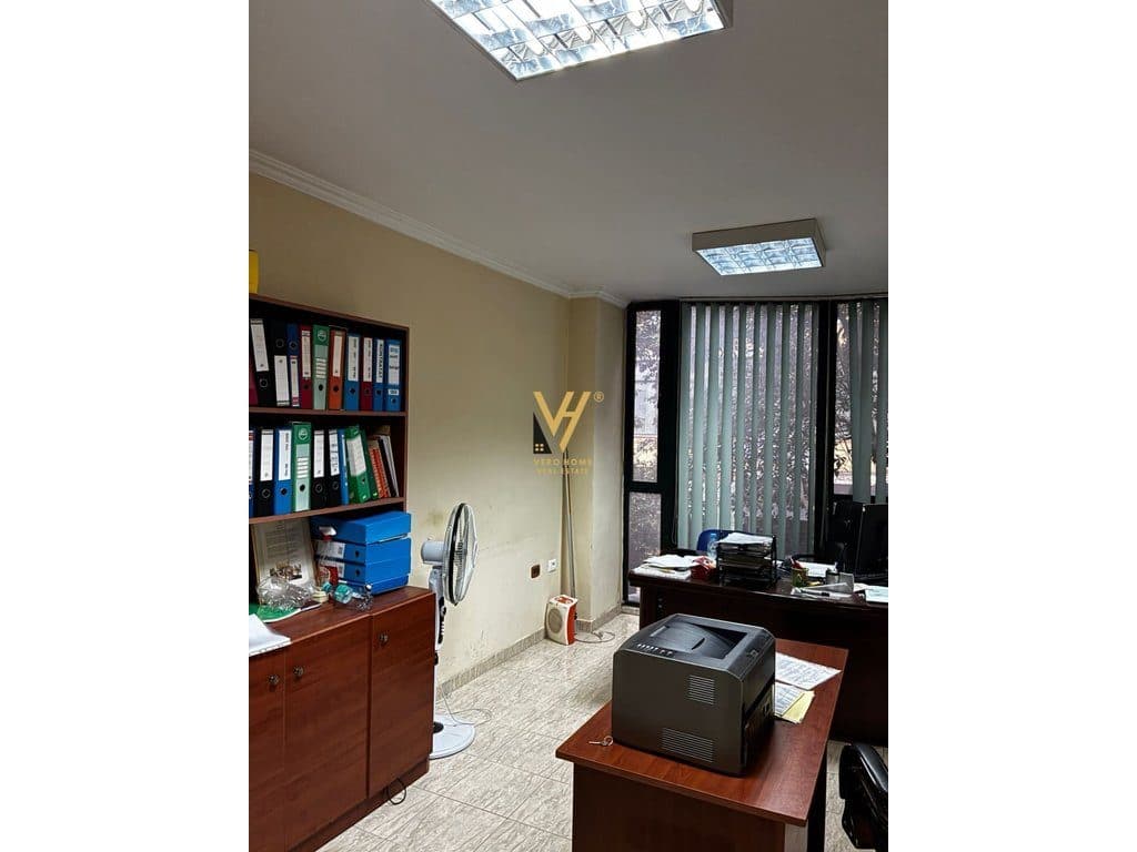 SHITET AMBIENT BIZNESI 25 M2 TE 21 DHJETORI 75.000 EURO 3