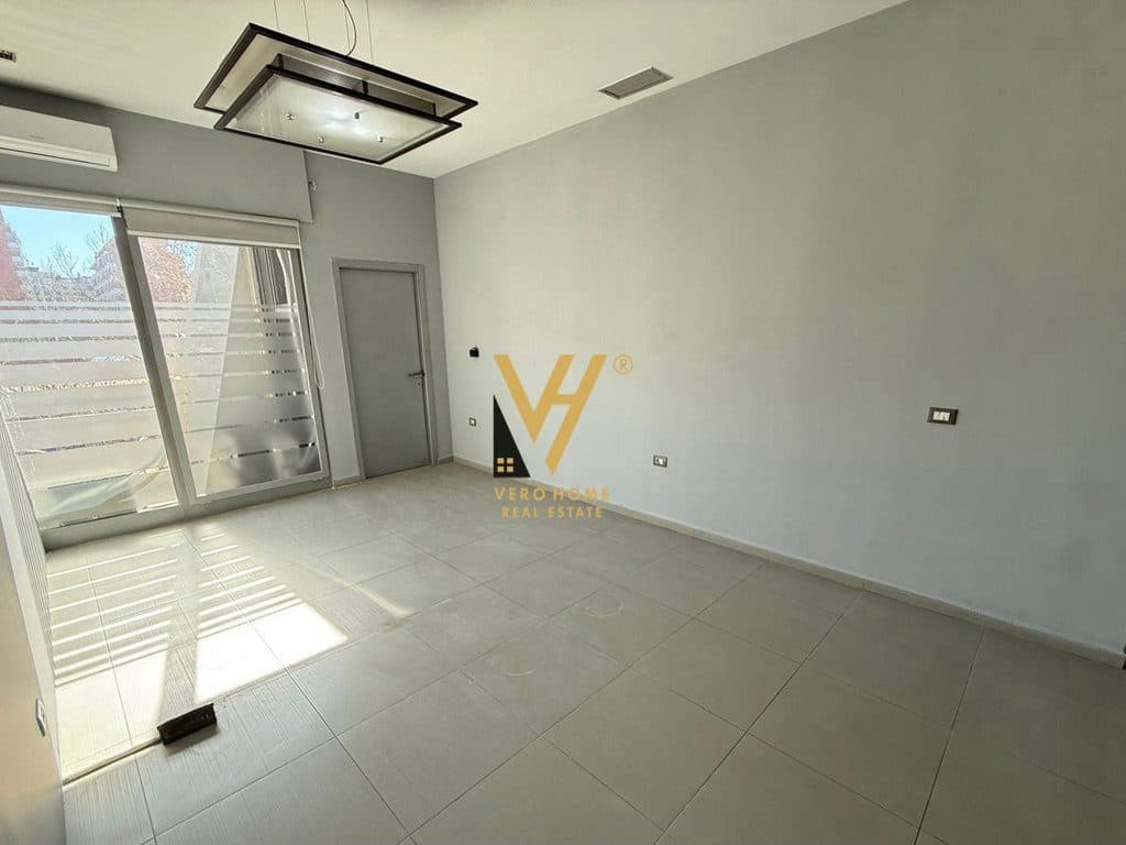 SHITET AMBIENT BIZNESI 253 M2 TE RRUGA E KAVAJES 590.000 EURO