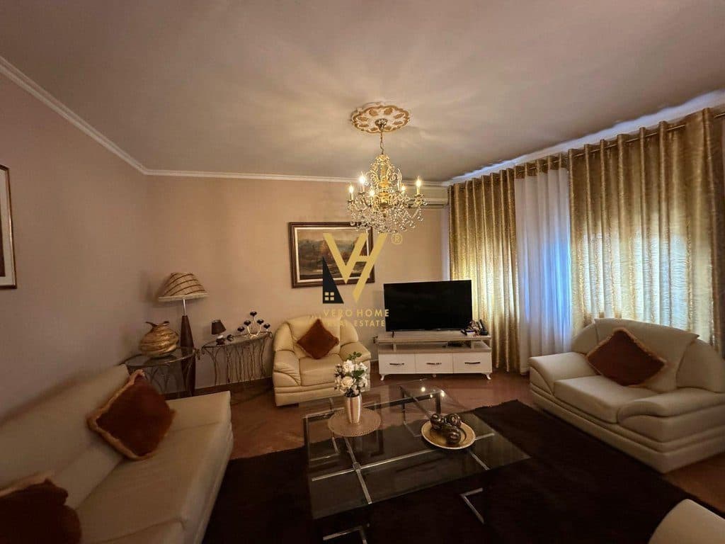 JEPET APARTAMENT 2+1 ME QERA NE QENDER 80.000 LEKE