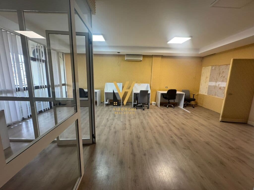 Jepet Zyre 115 m2 me qera te Blloku , Pran Vilen e Enverit 3