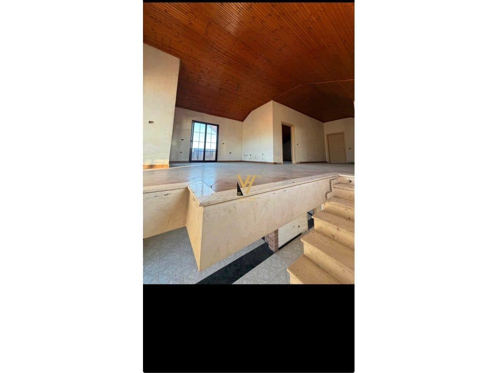 JEPET AMBIENT BIZNESI 370 M2 ME QERA NE SAUK 200.000 LEKE 4