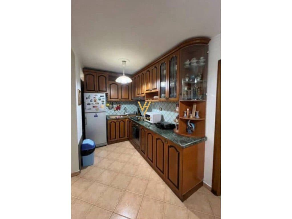 JEPET APARTAMENT 2+1 ME QERA TE RRUGA NAIM FRASHERI 70.000 LEKE 2