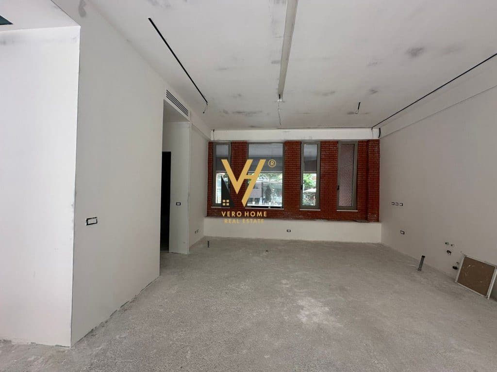 JEPET AMBIENT 70M2 ME QERA TE DELIJORGJI 1.500 EURO