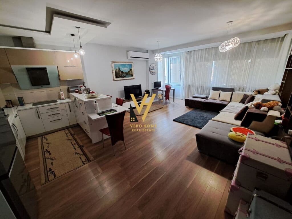 Jepet Apartament 3+1+ballkon me qera te Pazari i Ri 130 m2 4