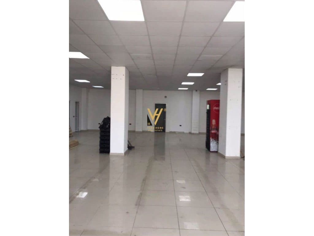 JEPET AMBIENT BIZNESI 220M2 ME QERA NE VAQARR 1.000 EURO