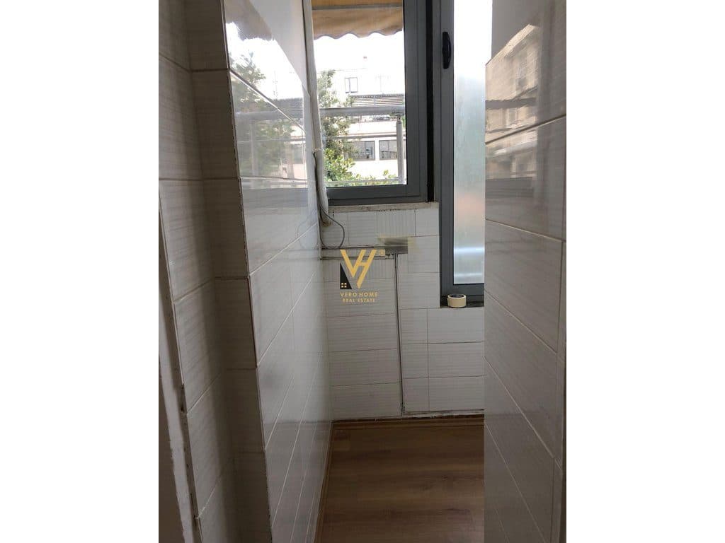 JEPET ZYRE 65 M2 ME QIRA NE QENDER 1.500 EURO 3