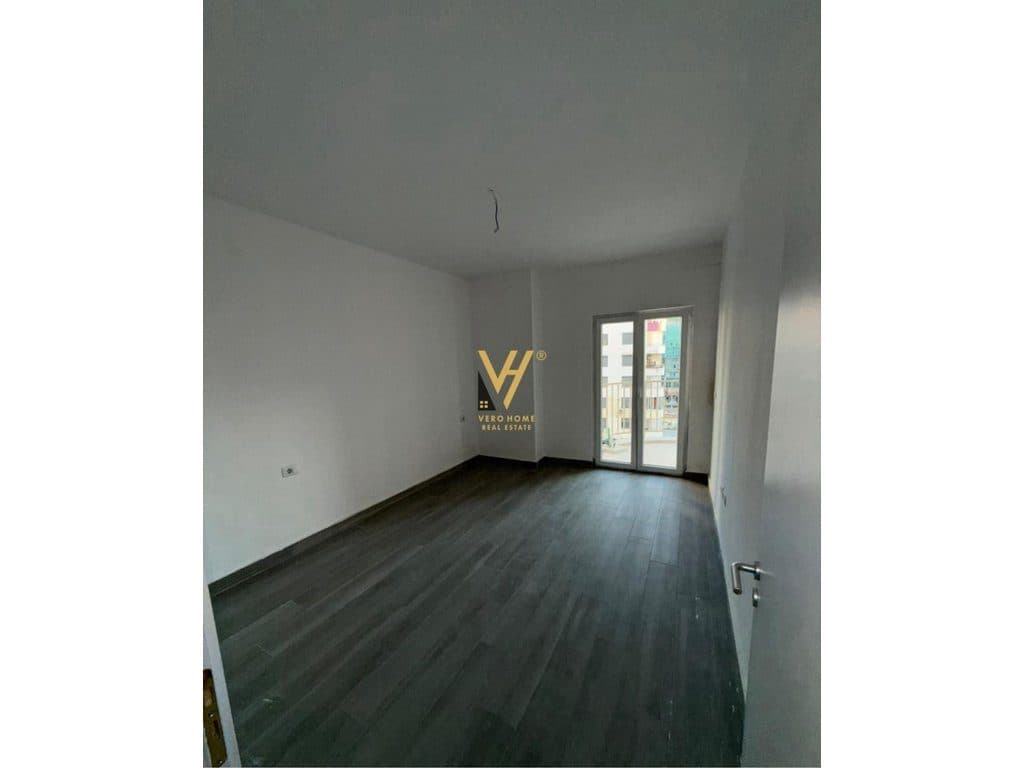 JEPET ZYRE 73 M2 ME QIRA TE ZOGU I ZI 55.000 LEKE 3
