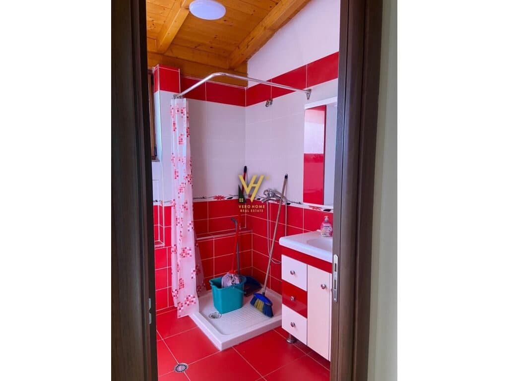 Jepet Apartament 2+1 me qera te Blloku 100 m2 3