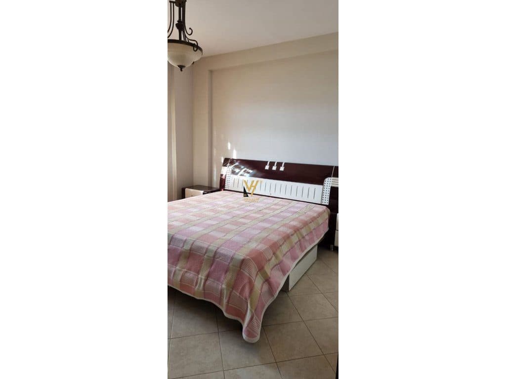 JEPET APARTAMENT 3+1+2 ME QERA TE 21 DHJETORI 1.200 EURO 4