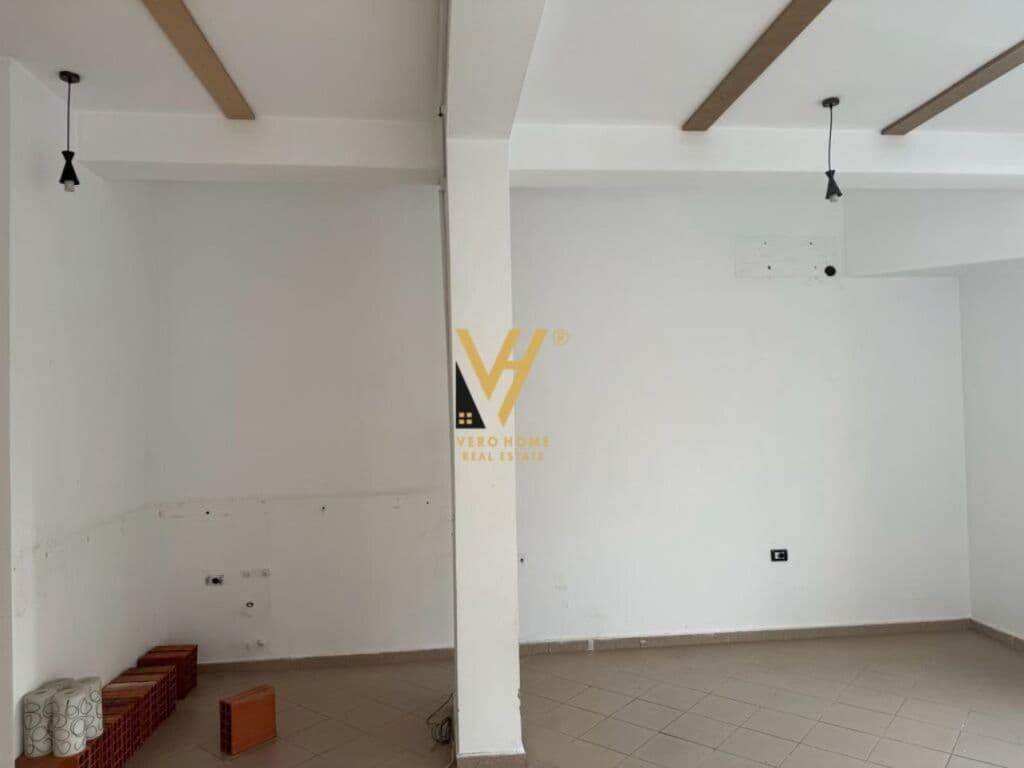 Shitet dyqan tek Bulevardi Zogu i Pare 43 m2 4
