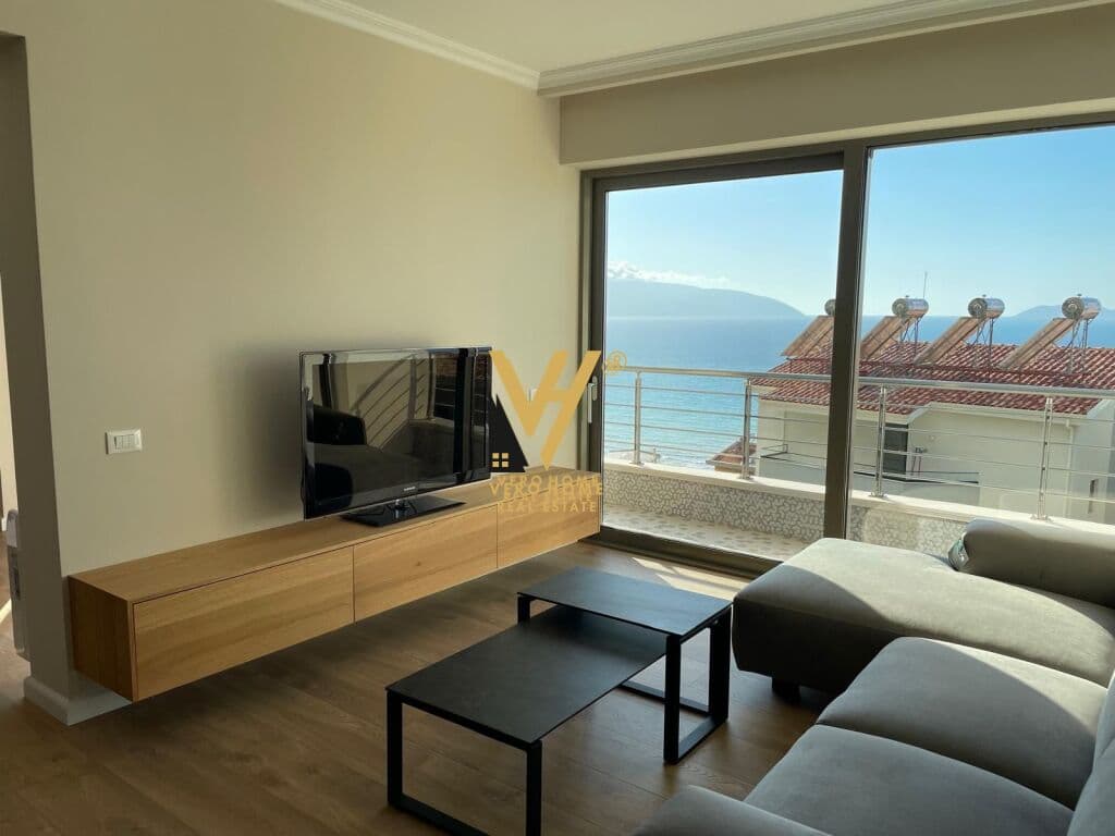 JEPET APARTAMENT 2+1+2+BLK ME QERA NE VLORE 1.250 EURO