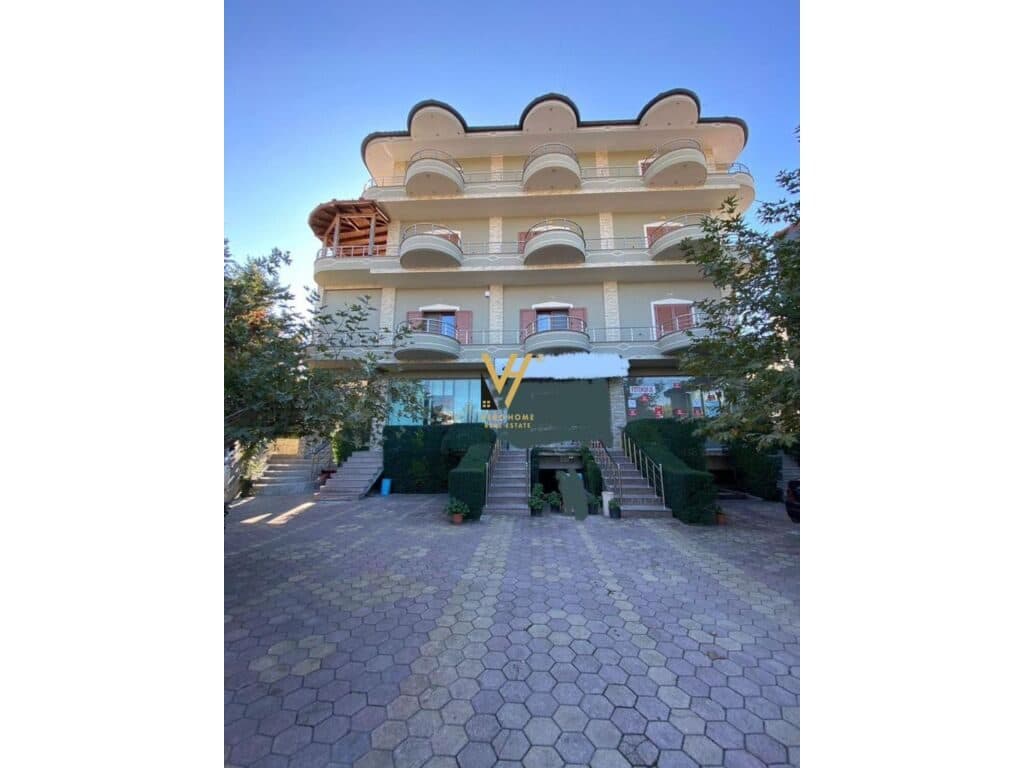 Shitet vile 5 kateshe +1000m2 truall ne Aksin Fier-Berat 1303 m2 2