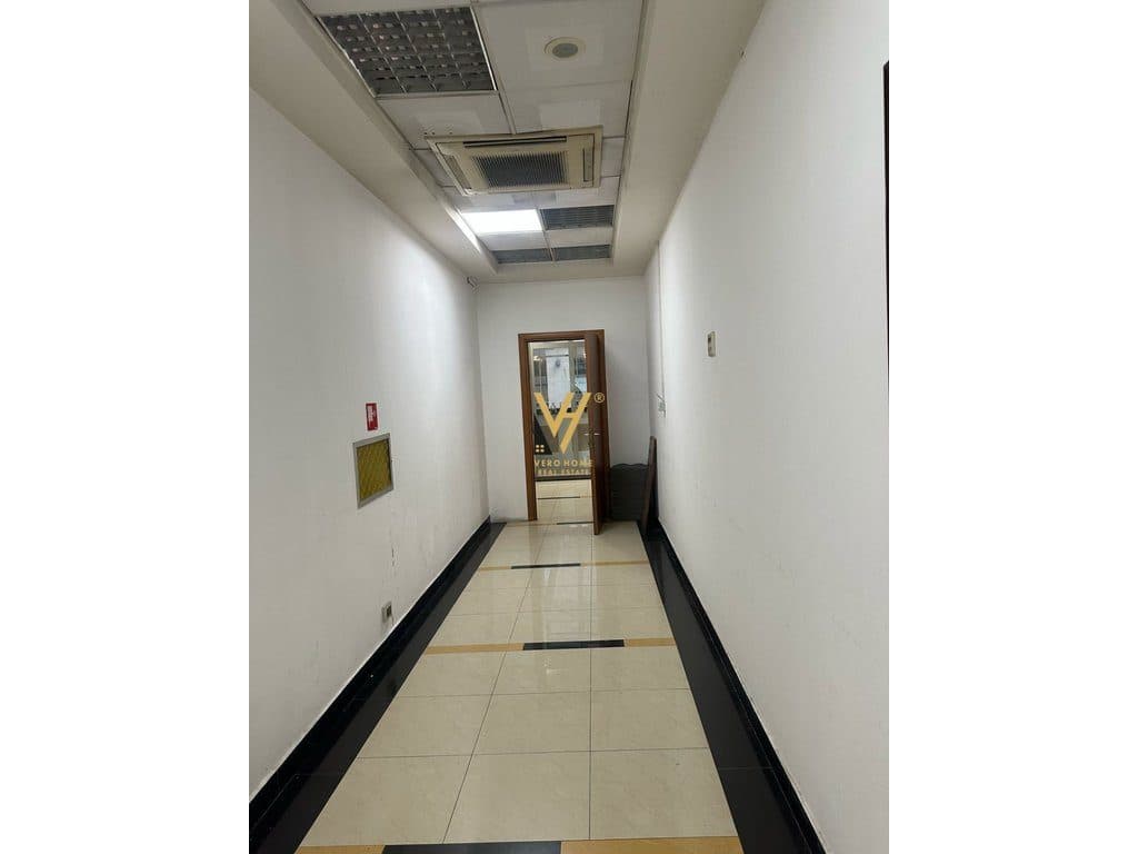 JEPET ZYRE 44M2 ME QERA TE RRUGA E BARIKADAVE 600 EURO 4