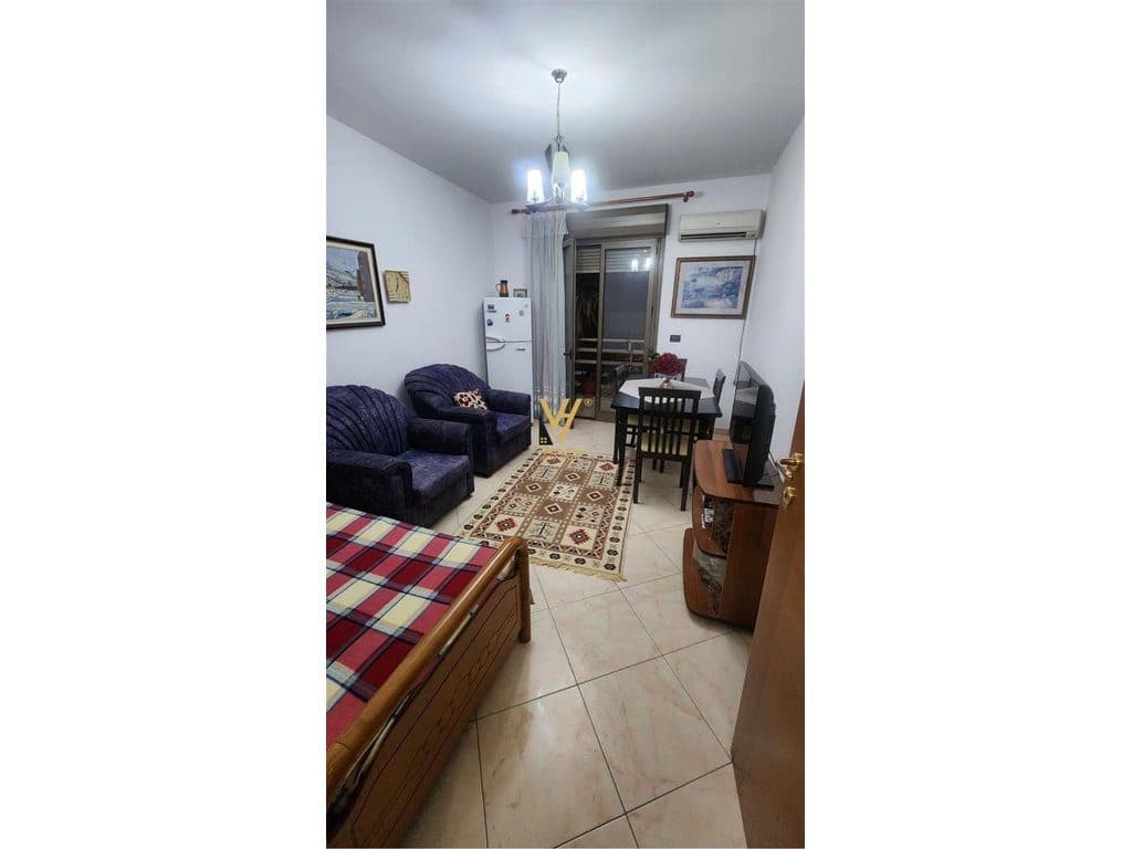 JEPET APARTAMENT 2+1+BLK ME QERA NE QENDER 69.500 LEKE