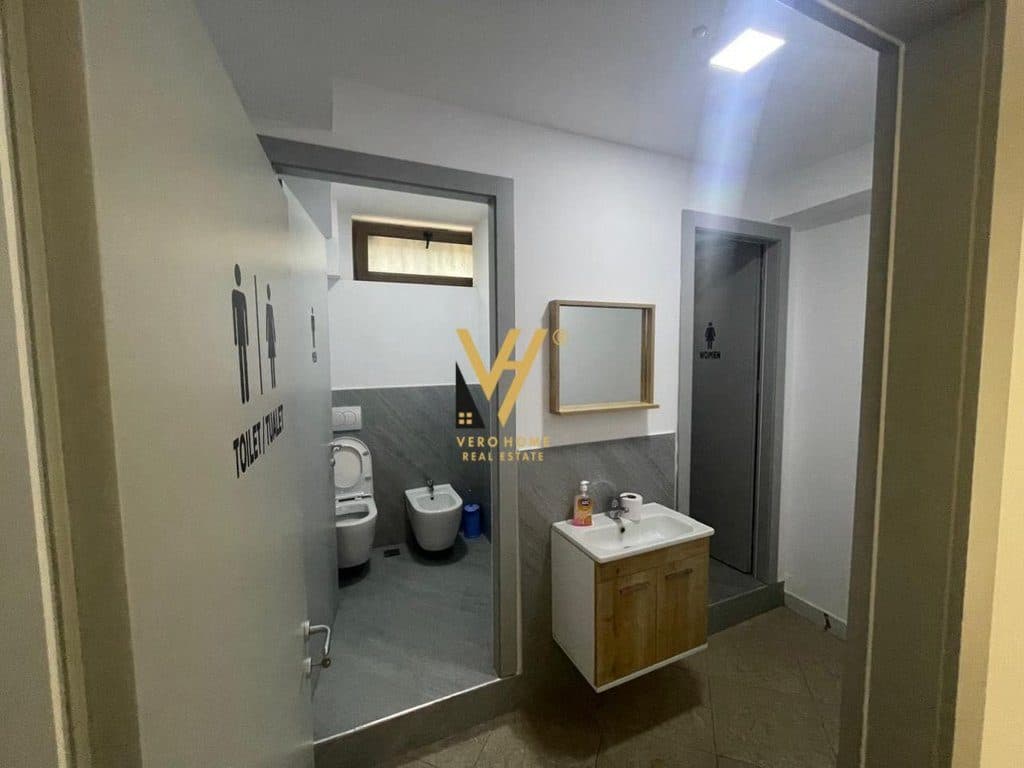 JEPET AMBIENT BIZNESI 160 M2 ME QERA TE PAZARI I RI 1.850 EURO 4