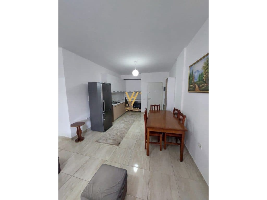 JEPET APARTAMENT 2+1+BLK ME QERA TE KOMUNA E PARISIT 70.000 LEKE 2