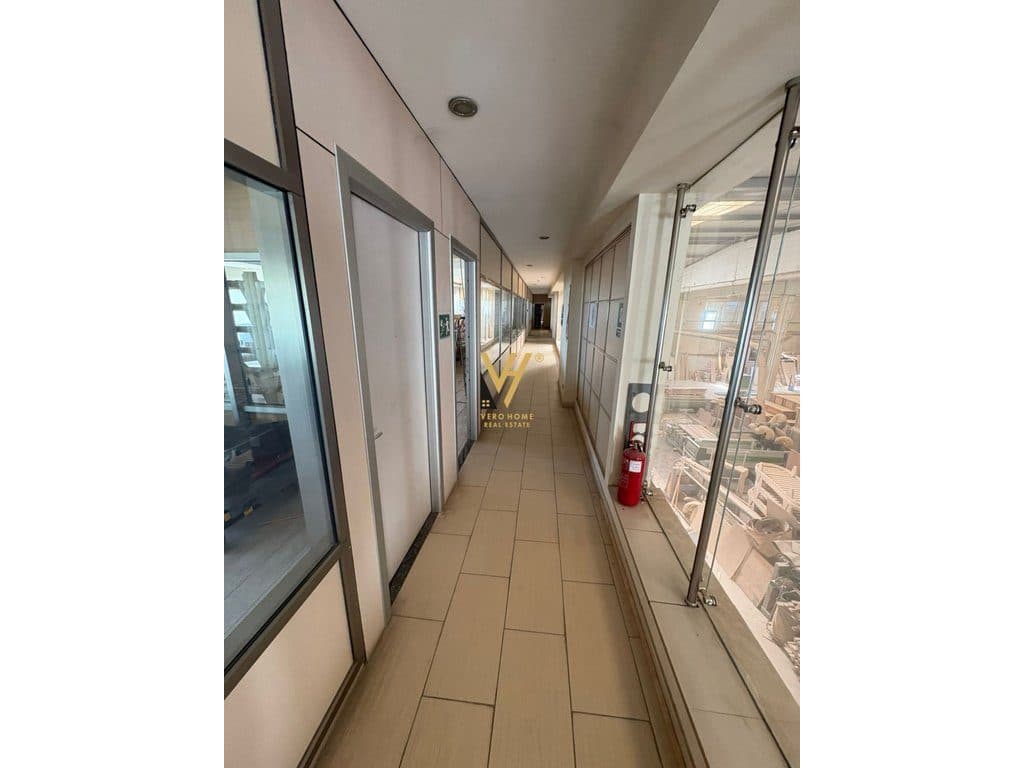 JEPET AMBIENT BIZNESI 2.040 M2 ME QERA PRANE MEGATEK 6.500 EURO 4