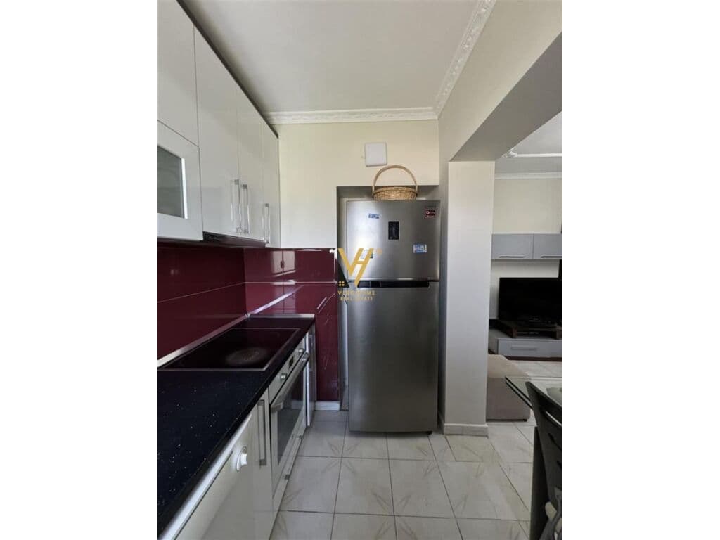 Jepet Apartament 2+1+ballkon me qera ne Qender 85 m2 2
