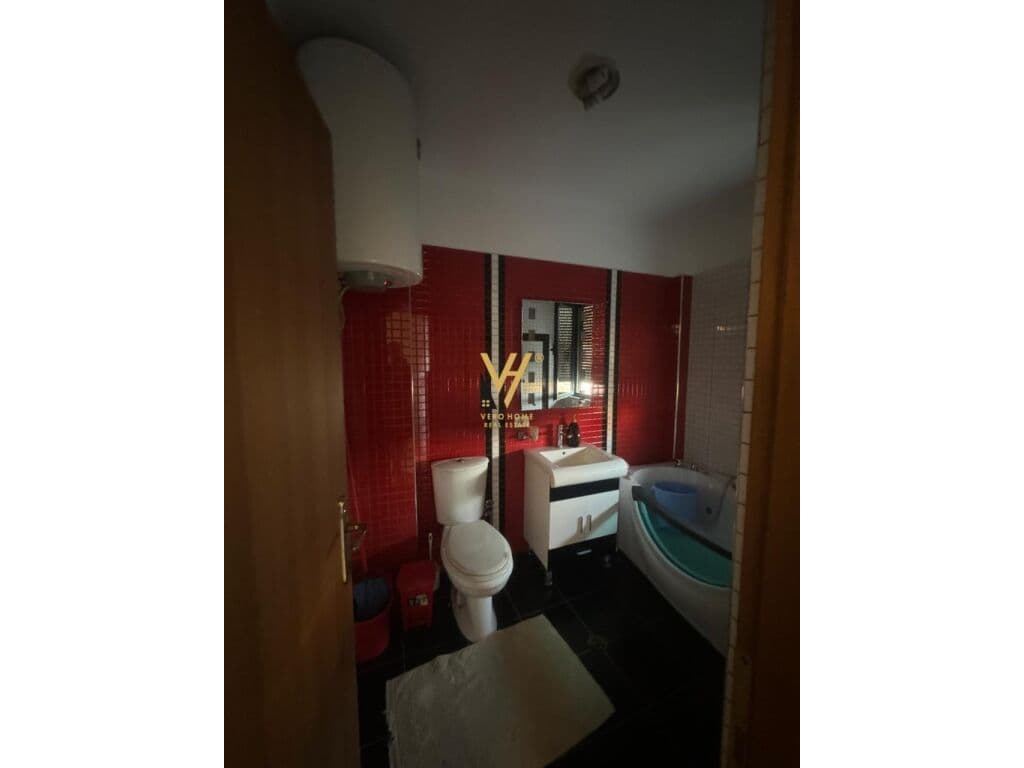 Jepet Apartament 2+1+2 me qera te Rruga 5 Maji 105 m2 2