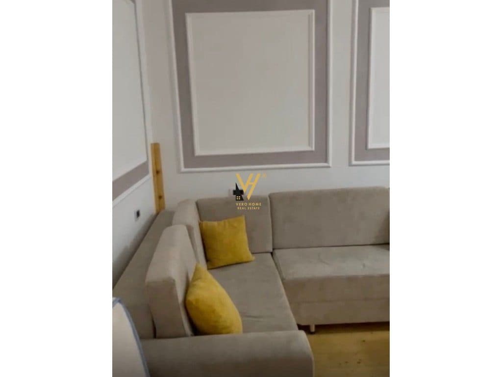 JEPET APARTAMENT 2+1 ME QIRA TE FARMACIA 10- 45.000 LEKE