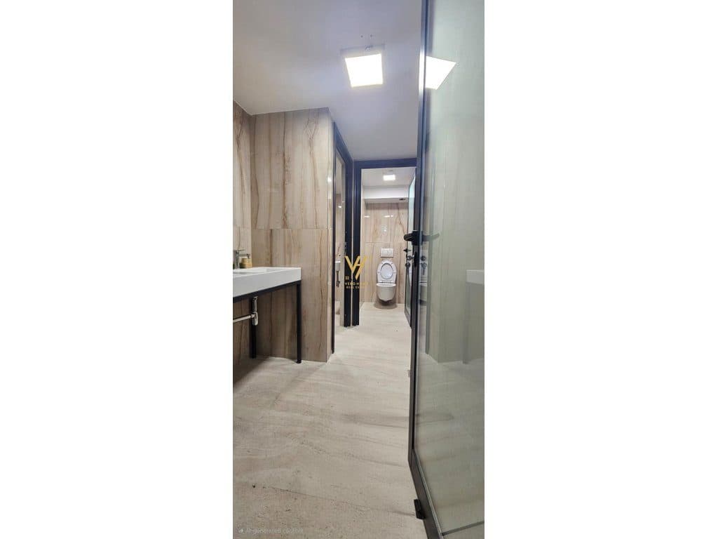 JEPET AMBIENT BIZNESI 200 M2 ME QERA NE BLLOKU 300.000 LEKE 3