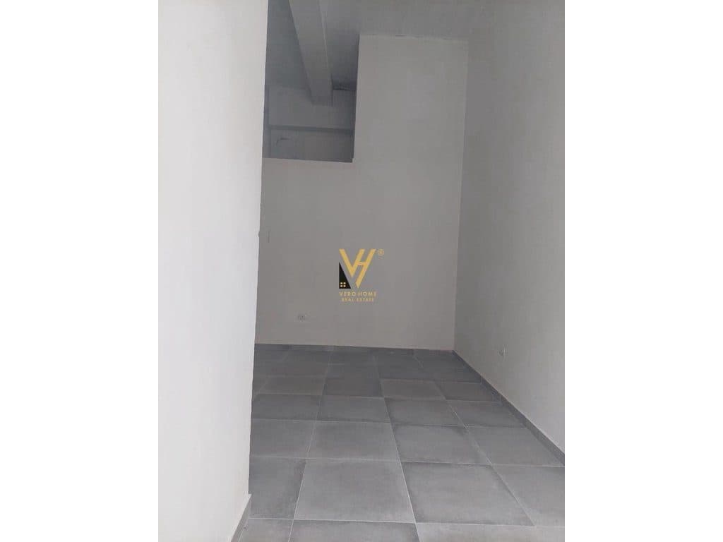JEPET DYQAN 54 M2 ME QERA TE MINE PEZA 800 EURO 1