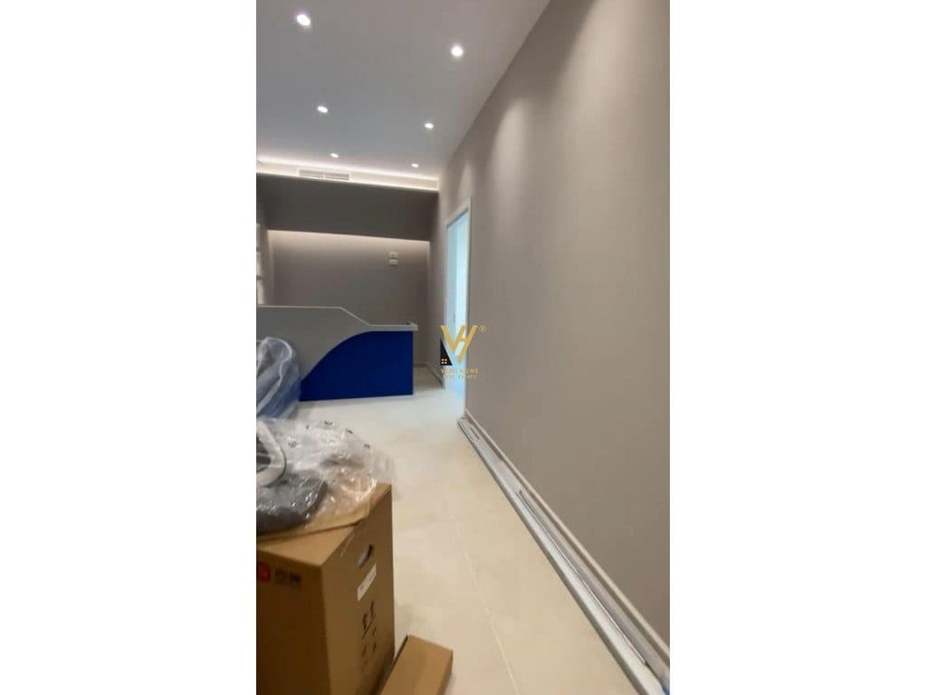 JEPET AMBIENT BIZNESI 1.100 M2 ME QERA TE KRISTAL CENTER 11.000 EURO 3