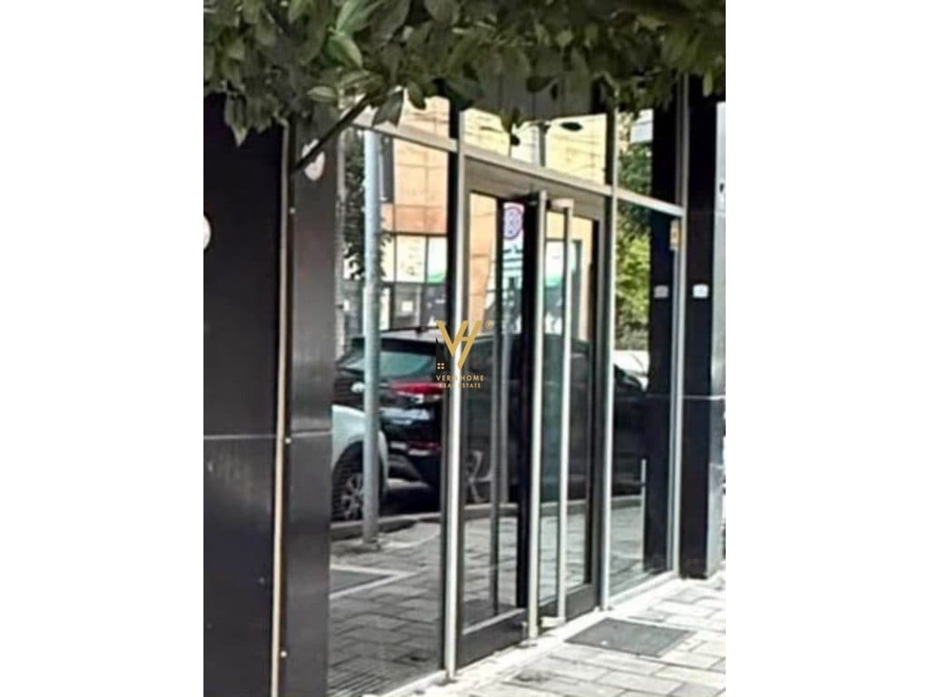 SHITET AMBIENT BIZNESI 63M2 TE RR.BARRIKADAVE 180.000 EURO
