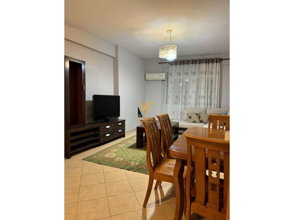 JEPET APARTAMENT 2+1+2+BLK ME QERA TE KOMUNA E PARISIT 70.000 LEKE