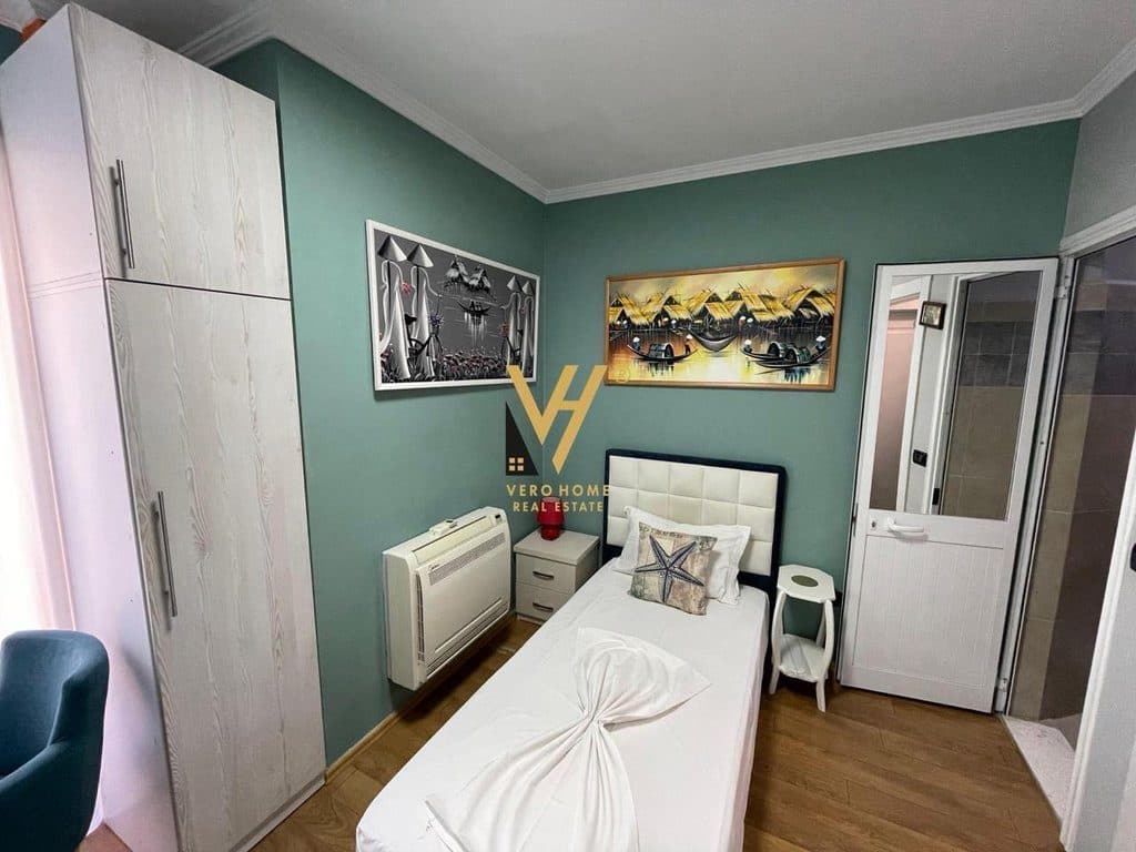 JEPET HOTEL ME QERA TE RRUGA E KAVAJES 3.500 EURO 3