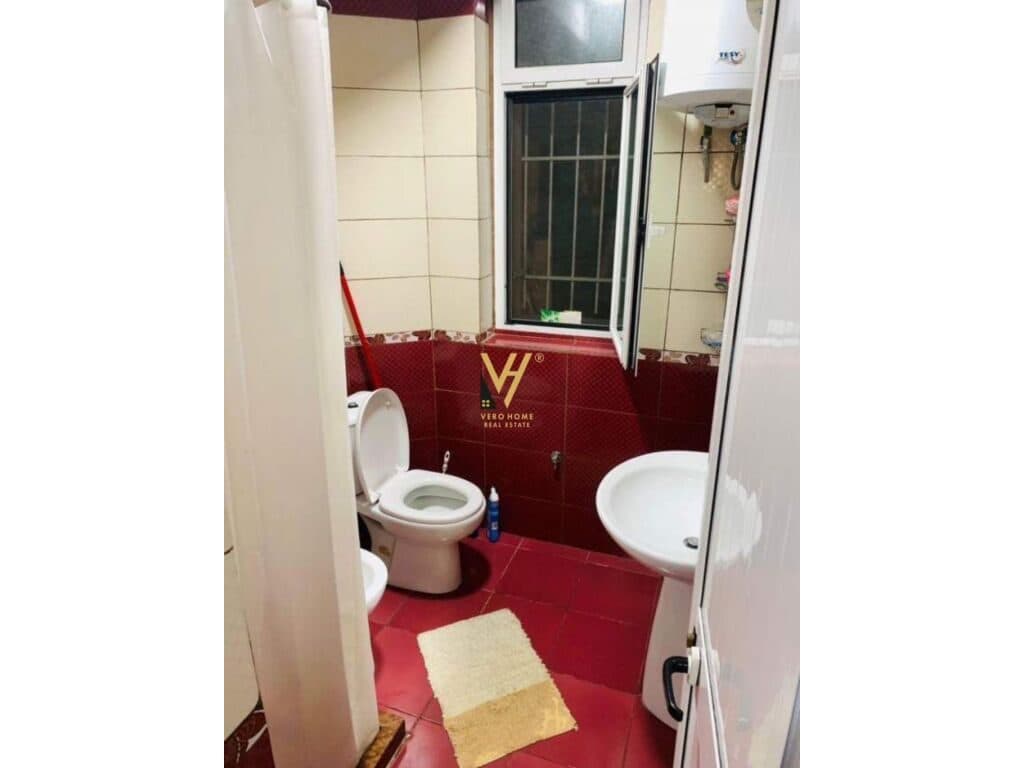 Jepet Vile Dy kateshe me qera te Rruga Kongresi i Manastirit 350 m2 2