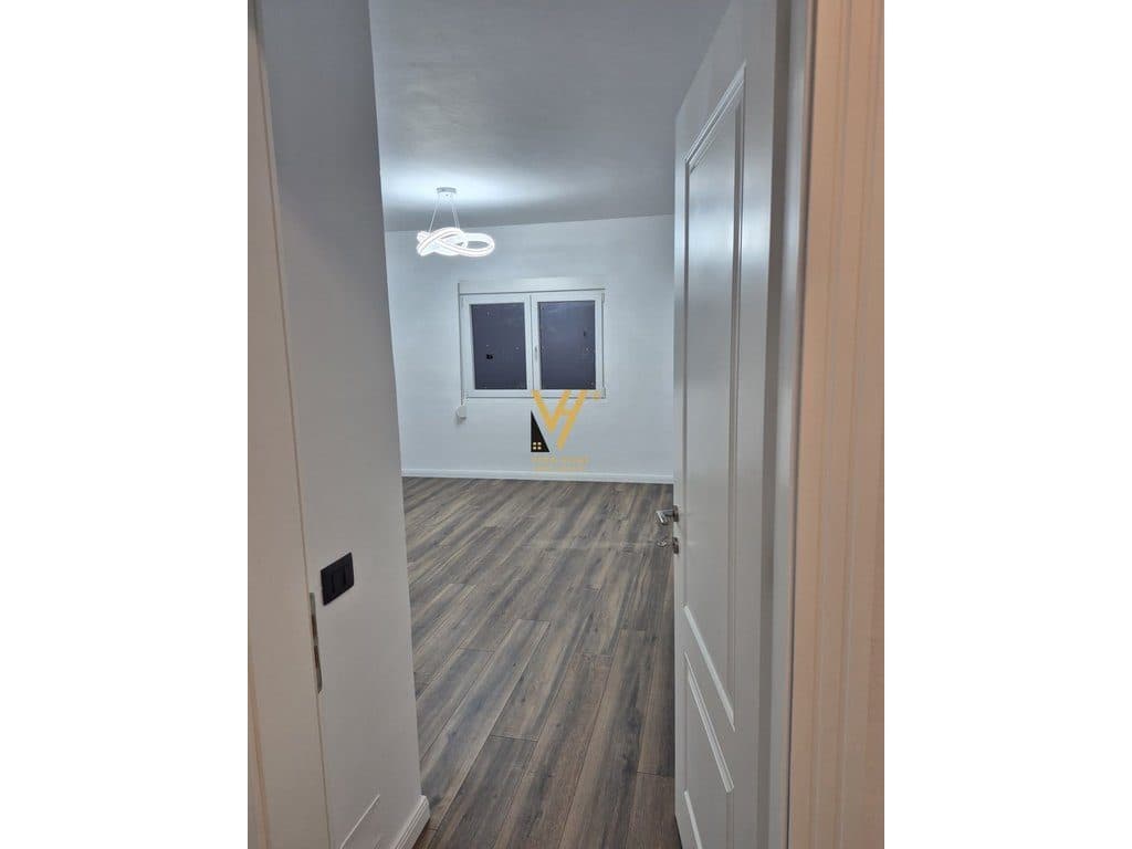 SHITET APARTAMENT 1+1+BLK TE BLVD. ZOGU I PARE 18.000.000 LEKE 2