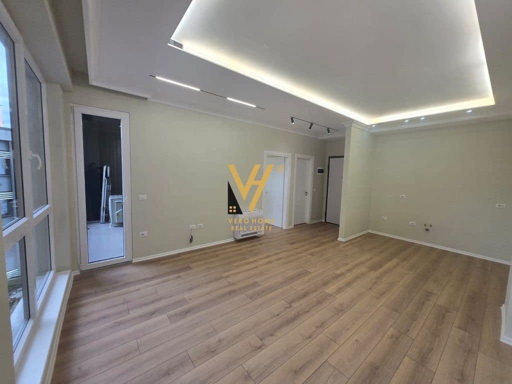 JEPET ZYRE 67 M2 ME QIRA TE KOMUNA E PARISIT 600 EURO 2
