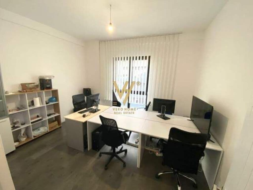 Jepet Zyre me qera te Kompleksi Square 21 , 131 m2 2