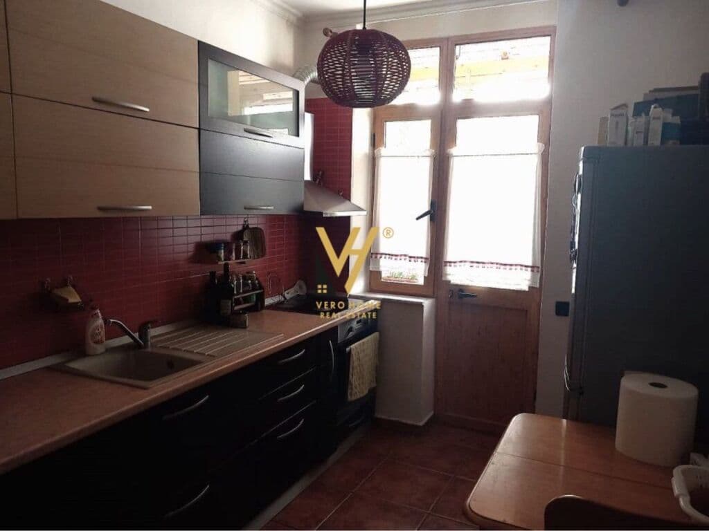 Shitet Apartament Duplex te Vasil Shanto 157 m2 2